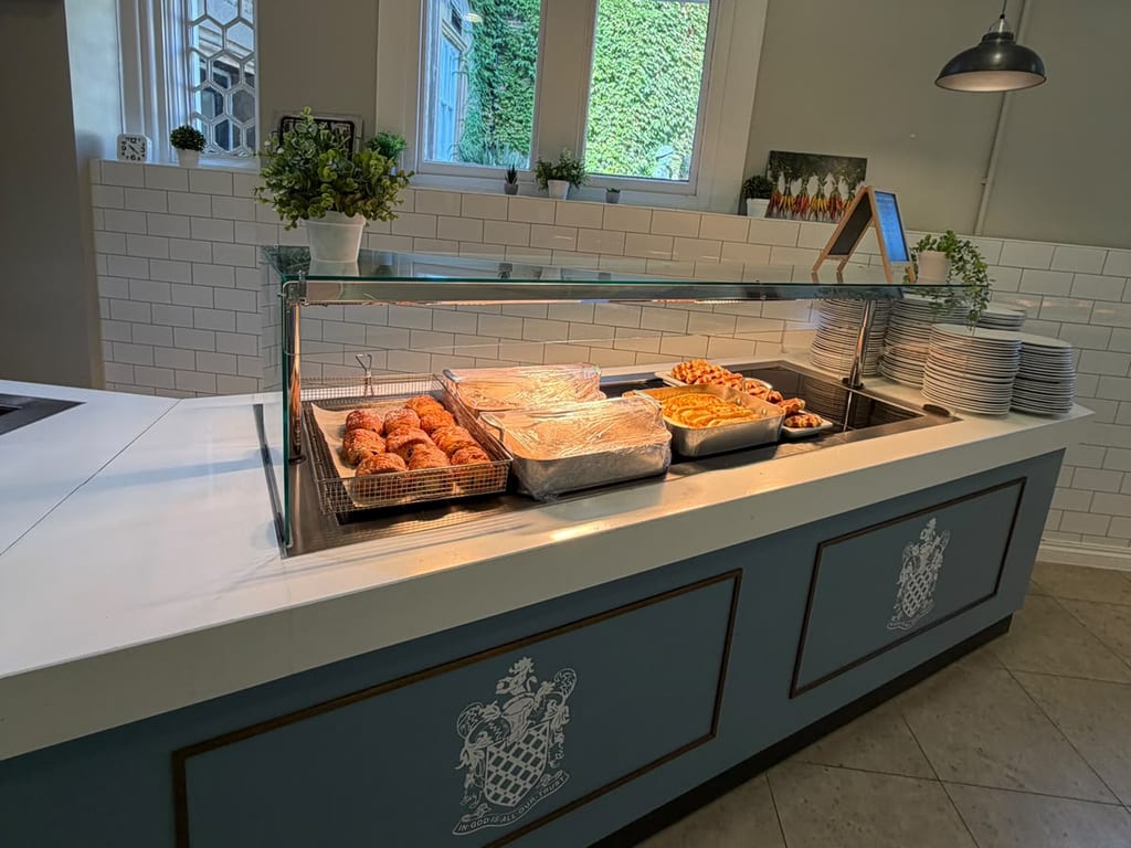 El self-service del comedor de Aldenham School
