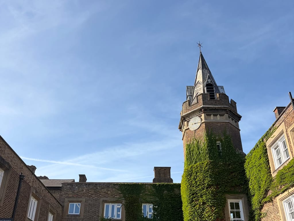 Aldenham School: La torre del reloj, en el patio del colegio
